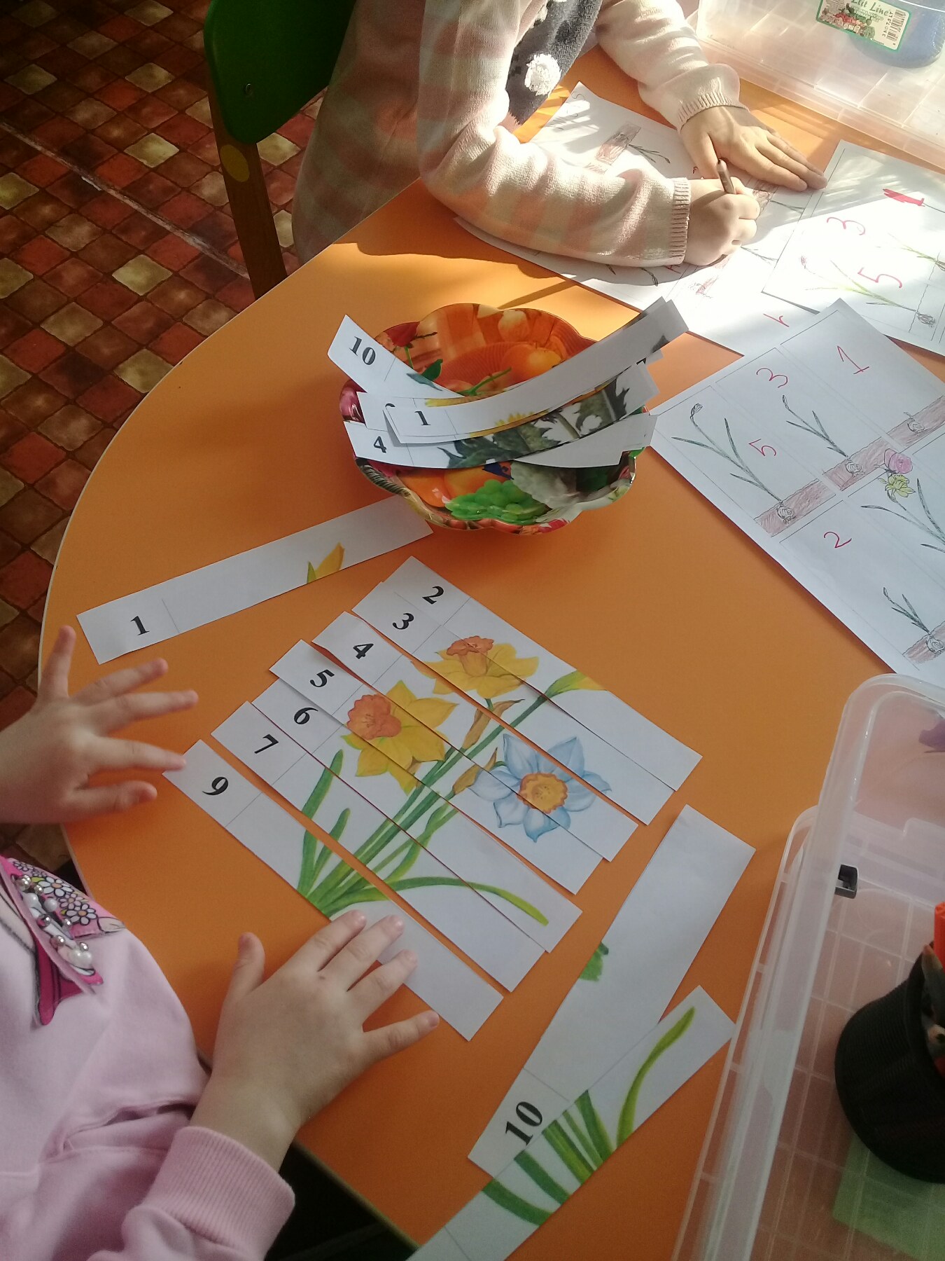 JOCURI PENTRU DEZVOLTAREA CREATIVITĂŢII LA COPIII DE 5-7 ANI
